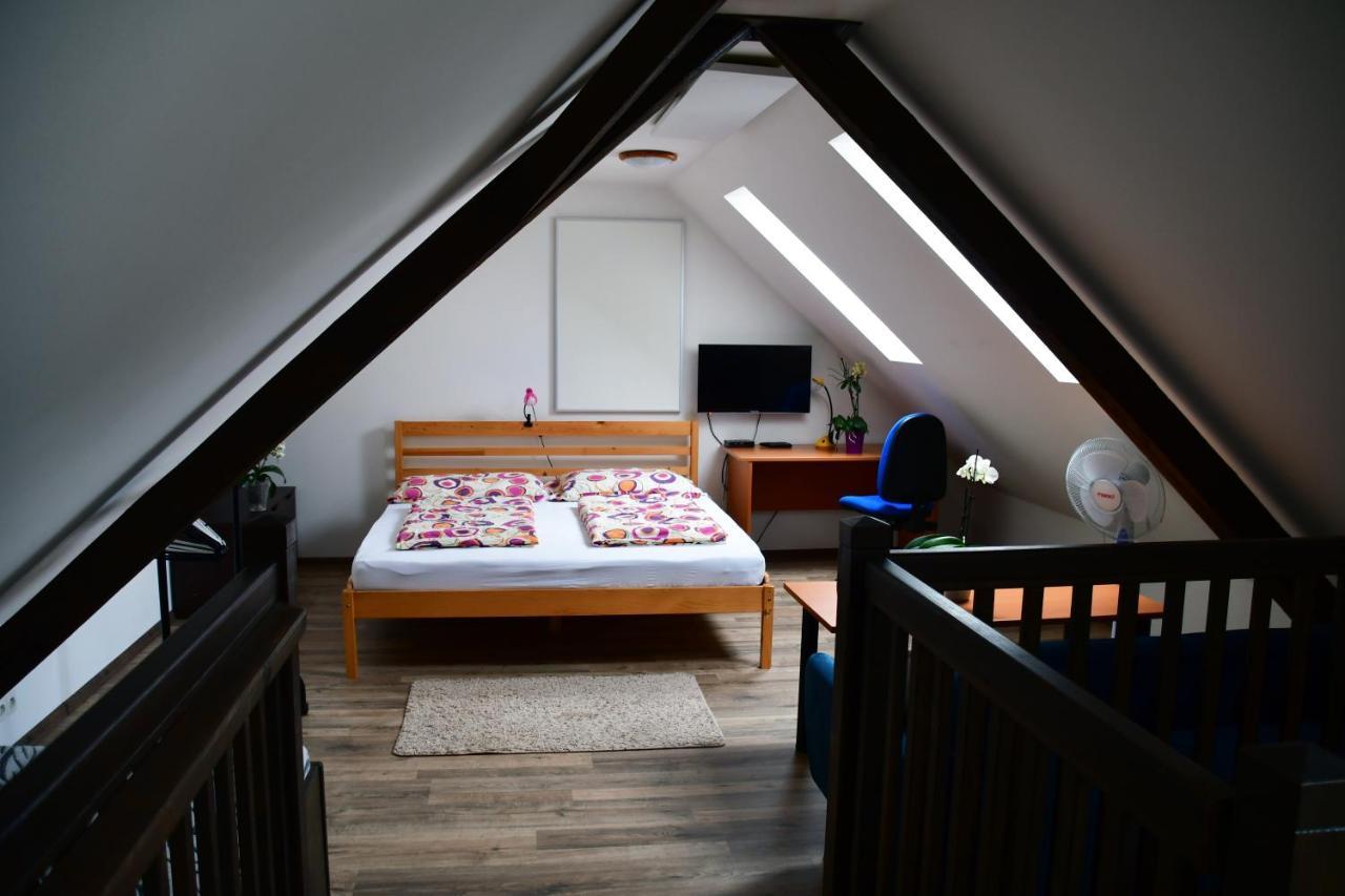 Na Utesu Apartment ยินดริคูฟราเดตส์ ภายนอก รูปภาพ