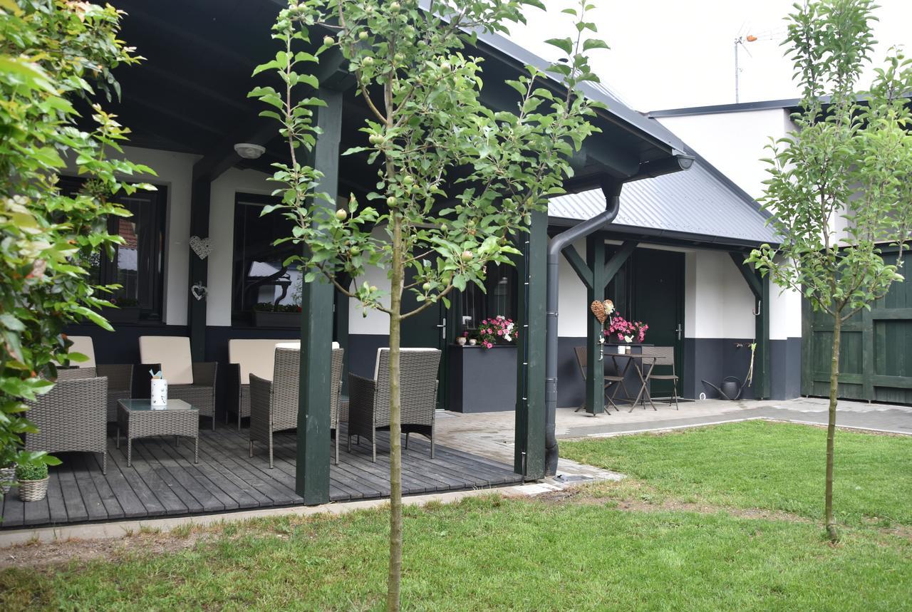 Na Utesu Apartment ยินดริคูฟราเดตส์ ภายนอก รูปภาพ