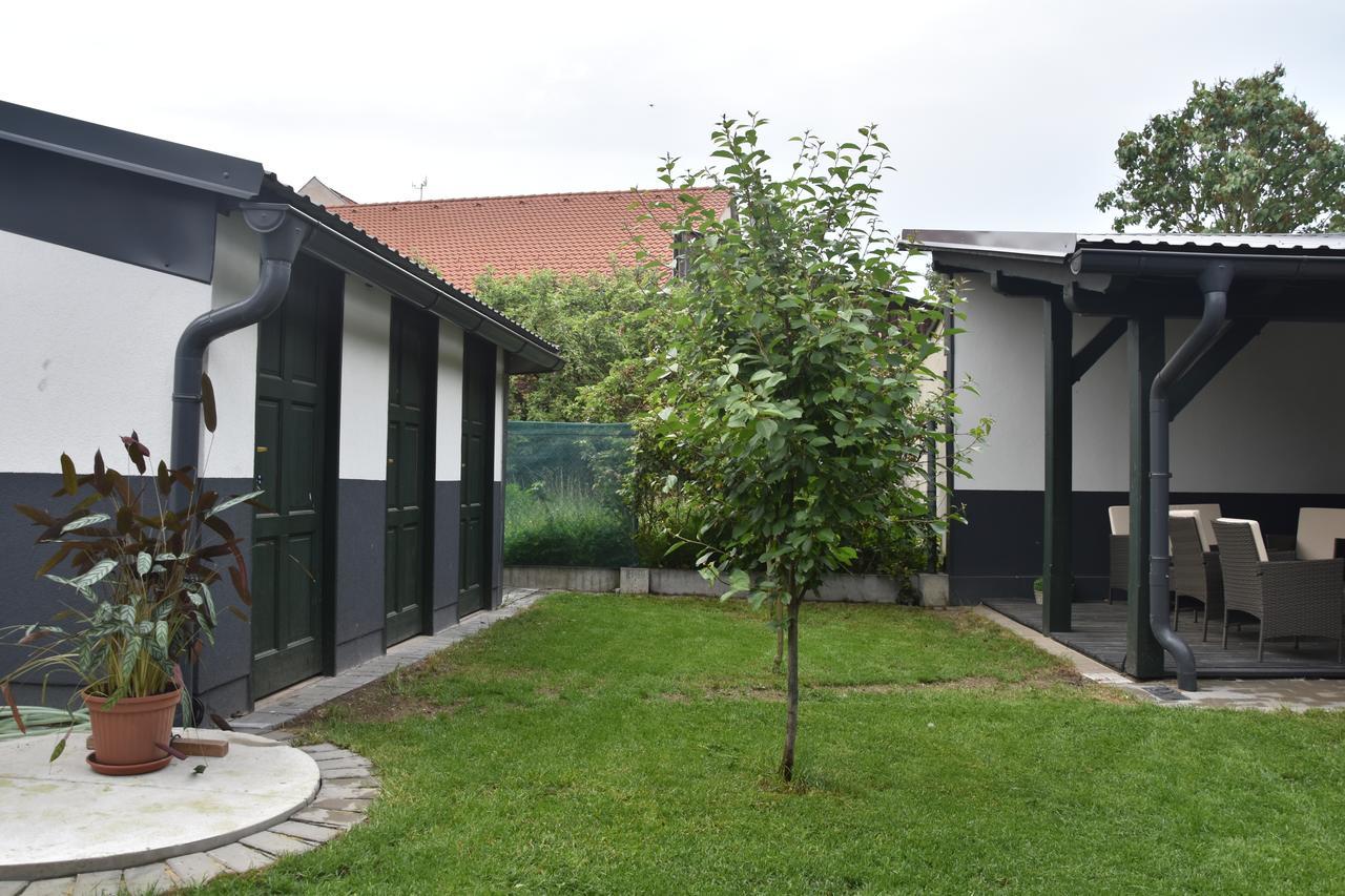 Na Utesu Apartment ยินดริคูฟราเดตส์ ภายนอก รูปภาพ