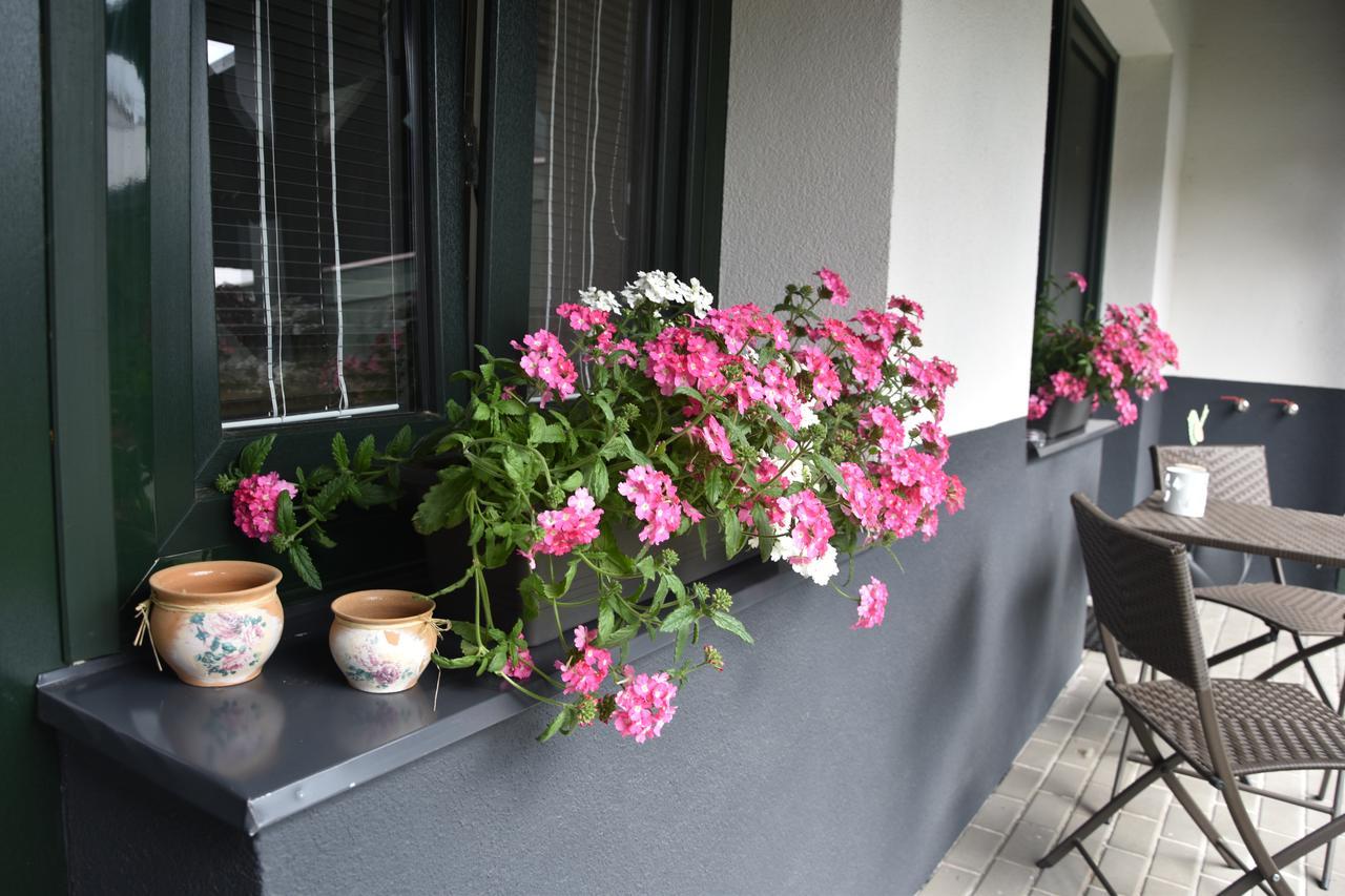 Na Utesu Apartment ยินดริคูฟราเดตส์ ภายนอก รูปภาพ
