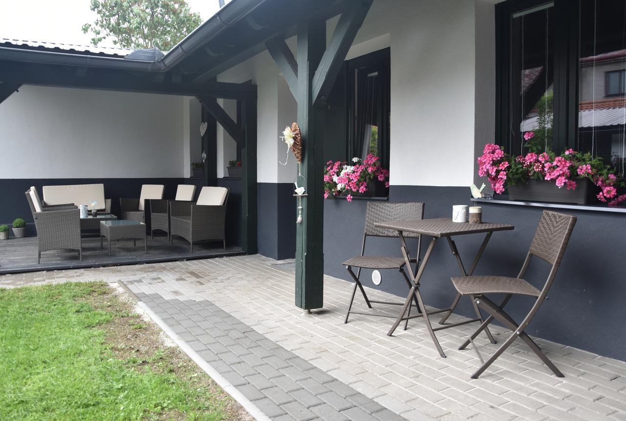 Na Utesu Apartment ยินดริคูฟราเดตส์ ภายนอก รูปภาพ