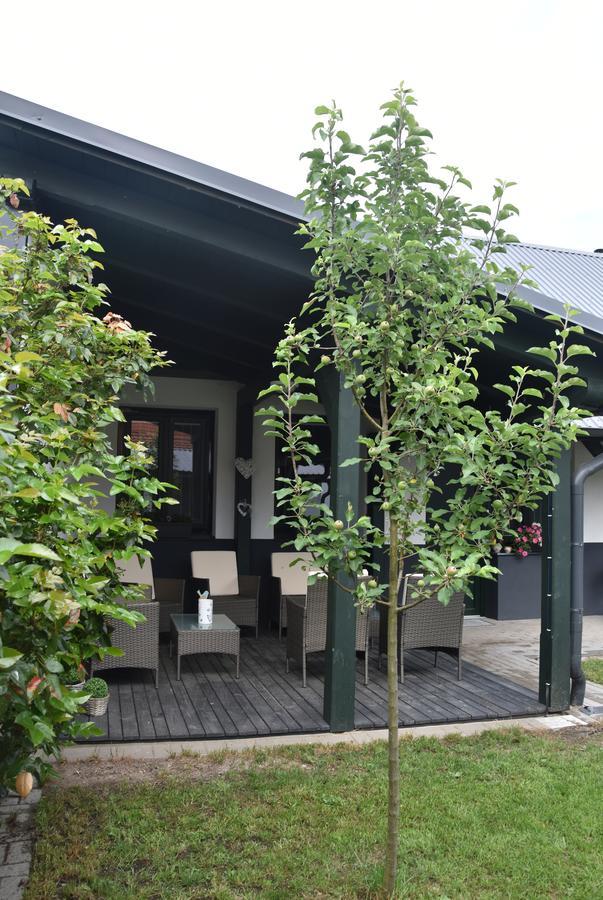 Na Utesu Apartment ยินดริคูฟราเดตส์ ภายนอก รูปภาพ